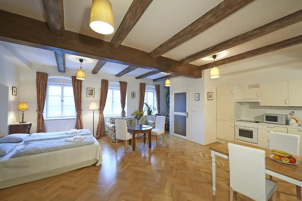 Golden Apple Apartments Prague
