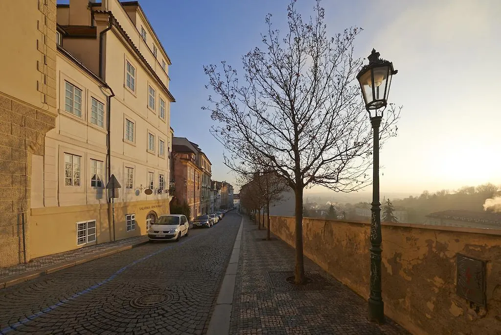 Golden Apple Apartments Prague