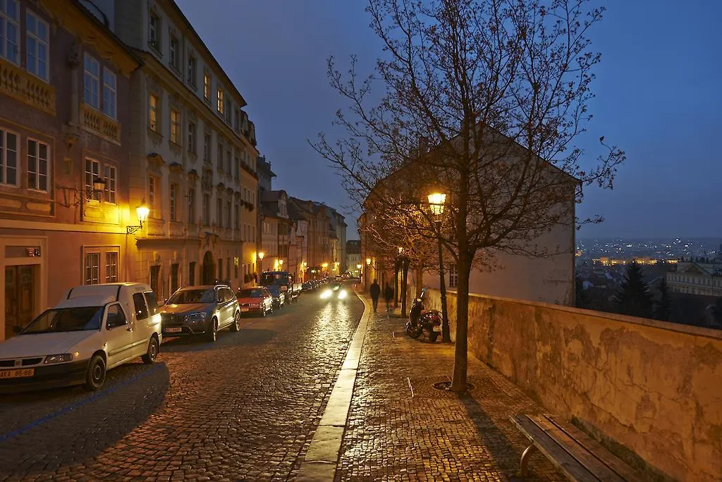 Golden Apple Apartments Prague 0*,